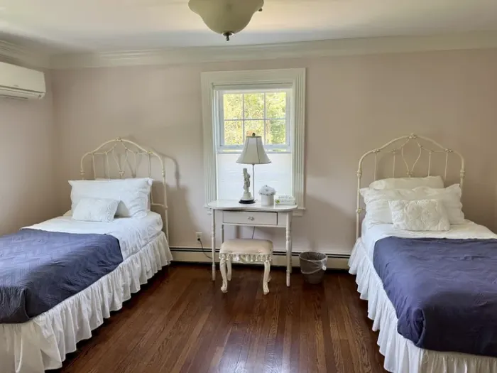 Bridal suite bedroom with two twin beds